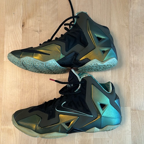 Nike LeBron 11 Kings Pride 2013 size 6.5 youth, women’s size 8 great condition - Picture 2 of 4